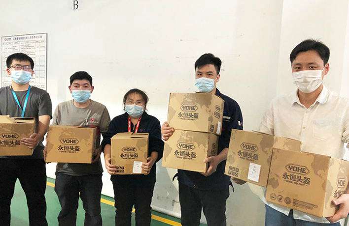 為安全護(hù)航，暖心發(fā)放安全頭盔